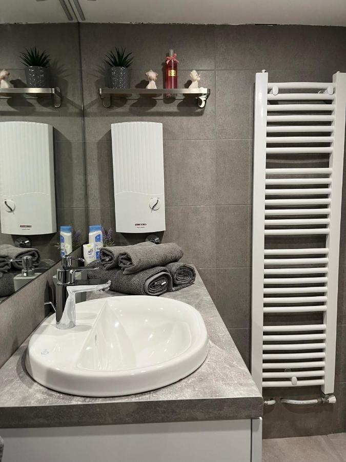 Airport Gate 25 Apartman Ledine Kültér fotó