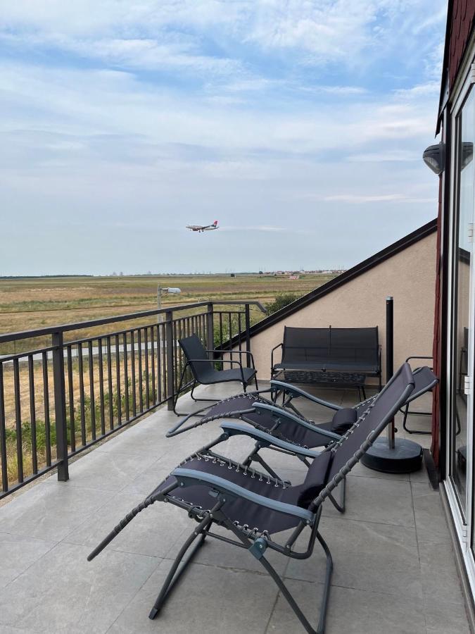 Airport Gate 25 Apartman Ledine Kültér fotó