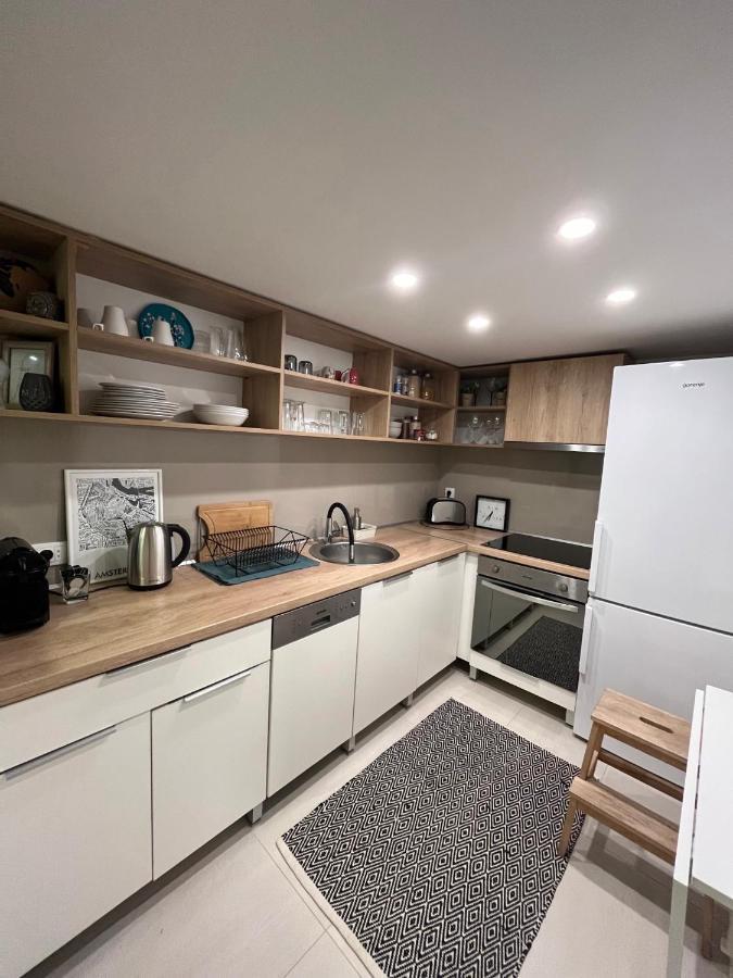 Airport Gate 25 Apartman Ledine Kültér fotó
