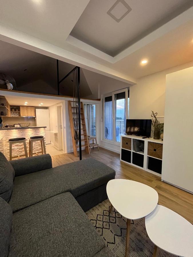 Airport Gate 25 Apartman Ledine Kültér fotó