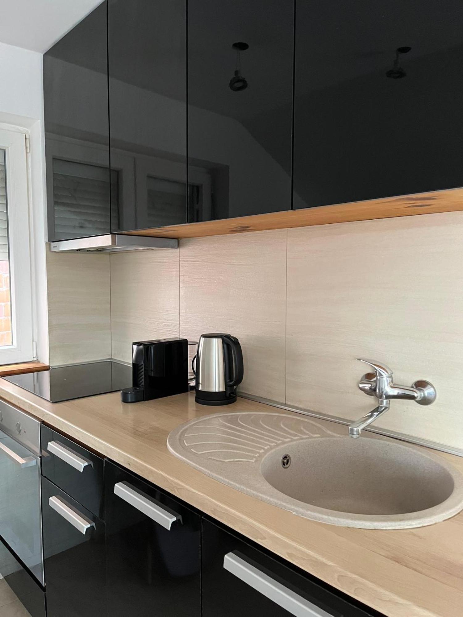 Airport Gate 25 Apartman Ledine Kültér fotó